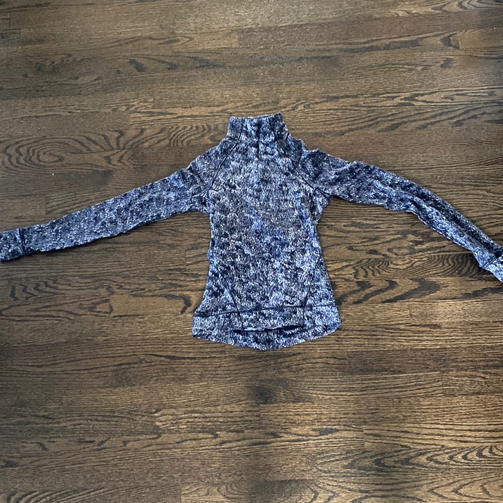 Black and white marble lulu lemon long sleeve quarter zip. Size 4.(DISCONTINUED)